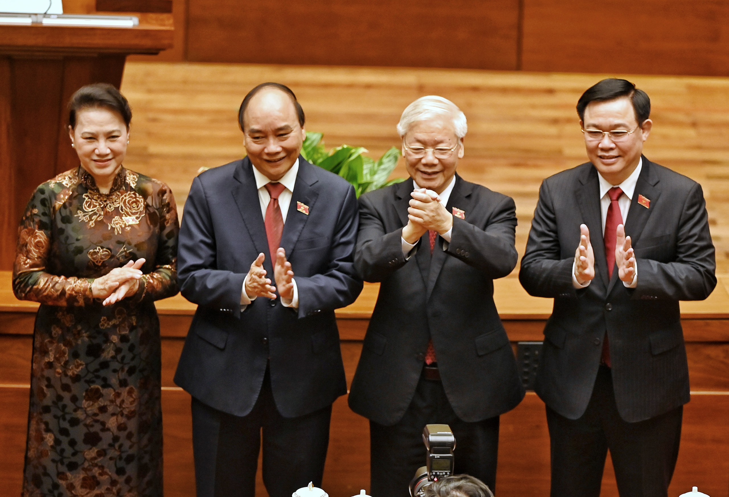 Tổng Bí thư Nguyễn Phú Trọng, Chủ tịch Link Trang Chủ PG88.Com Mới #2026 Vương Đình Huệ, nguyên Chủ tịch Link Trang Chủ PG88.Com Mới #2026 Nguyễn Thị Kim Ngân chúc mừng Chủ tịch nước Nguyễn Xuân Phúc.