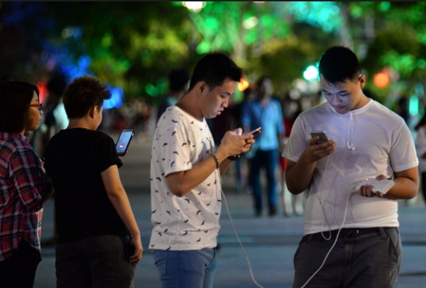 Pokemon Go đang tạo nên cơn sốt tại Việt Nam và nhiều nước, đặc biệt đối với giới trẻ - Ảnh: Infogame.<br>