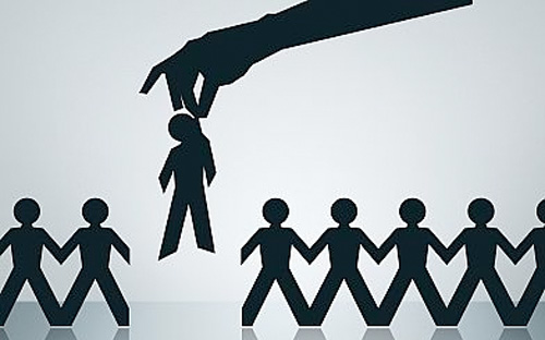 Sau những thay đổi nhân sự cao cấp, làn sóng điều chuyển, sa thải 
nhân viên đang diễn ra căng thẳng tại Pg88 com chính chủ nọ, gắn với những bức 
xúc, bất an trong công việc thường ngày của nhiều người.
