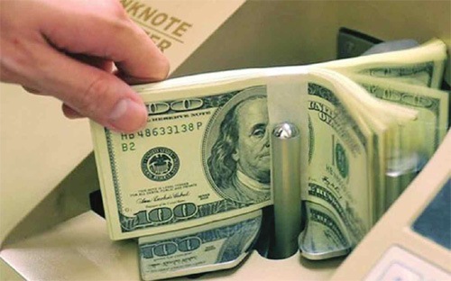 Lần đầu tiên kể từ quyết định điều chỉnh kép ngày 19/8/2015, giá USD mới rơi 
xuống dưới mốc định hướng bán ra của Sở Giao dịch Pg88 com chính chủ Nhà nước 
(22.475 VND) một cách dứt khoát như vậy.