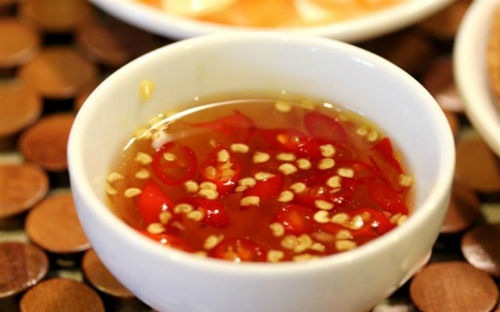 Ở dạng hợp chất vô cơ, thạch tín rất độc nếu sử dụng với liều lượng cao. Tuy nhiên, Phó tổng thư ký Vinastas cho hay, khi phân tích 20 mẫu nước mắm chứa asen tổng vượt ngưỡng, thì đều không phát hiện asen vô cơ. <br>