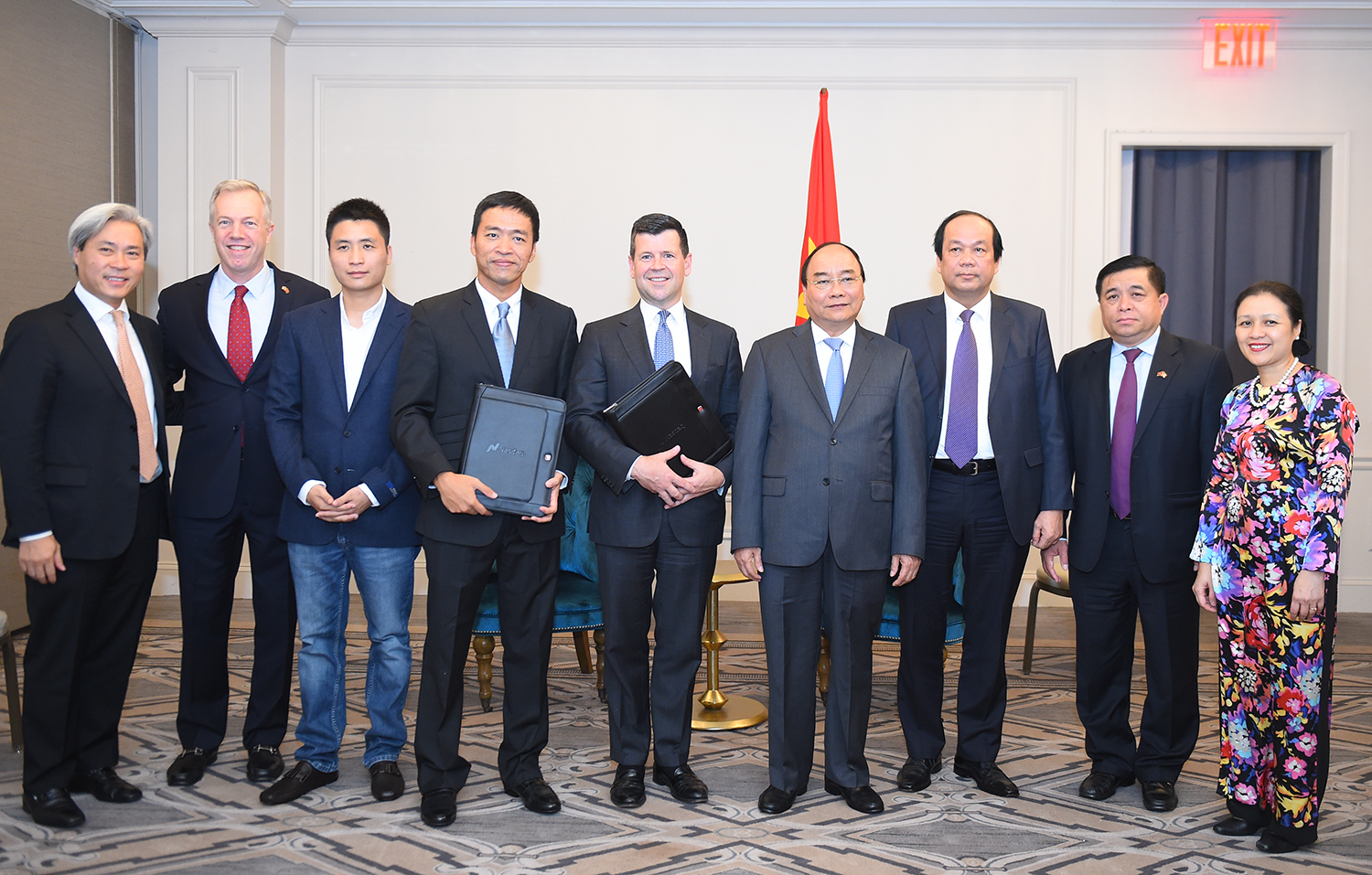 Sau khi đặt chân tới New York vào chiều 29/5 theo giờ địa phương, tức rạng sáng 30/5 theo giờ Hà Nội, Thủ tướng Nguyễn Xuân Phúc đã bắt đầu các hoạt động trong khuôn khổ chuyến thăm Mỹ chính thức - Ảnh: VGP.<br>