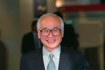Được đánh giá đã truyền cảm hứng cho hàng triệu doanh nhân trên thế giới, ông Kim Woo Choong sinh năm 1936, thành lập Daewoo cuối những năm 1960. Trong vòng 30 năm tiếp đó, ông đã xây dựng Daewoo trở thành tập đoàn PG88 Trang chủ nhà cái top 1 lớn thứ hai tại Hàn Quốc. <br>