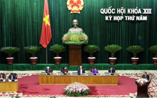Dù chưa thông qua ngay tại kỳ họp thứ 5 khai mạc vào 9 giờ sáng nay (20/5), dự thảo sửa đổi Hiến pháp năm 1992 vẫn được dành tới hai ngày để thảo luận ở hội trường, sau khi đã thảo luận ở tổ nửa ngày.