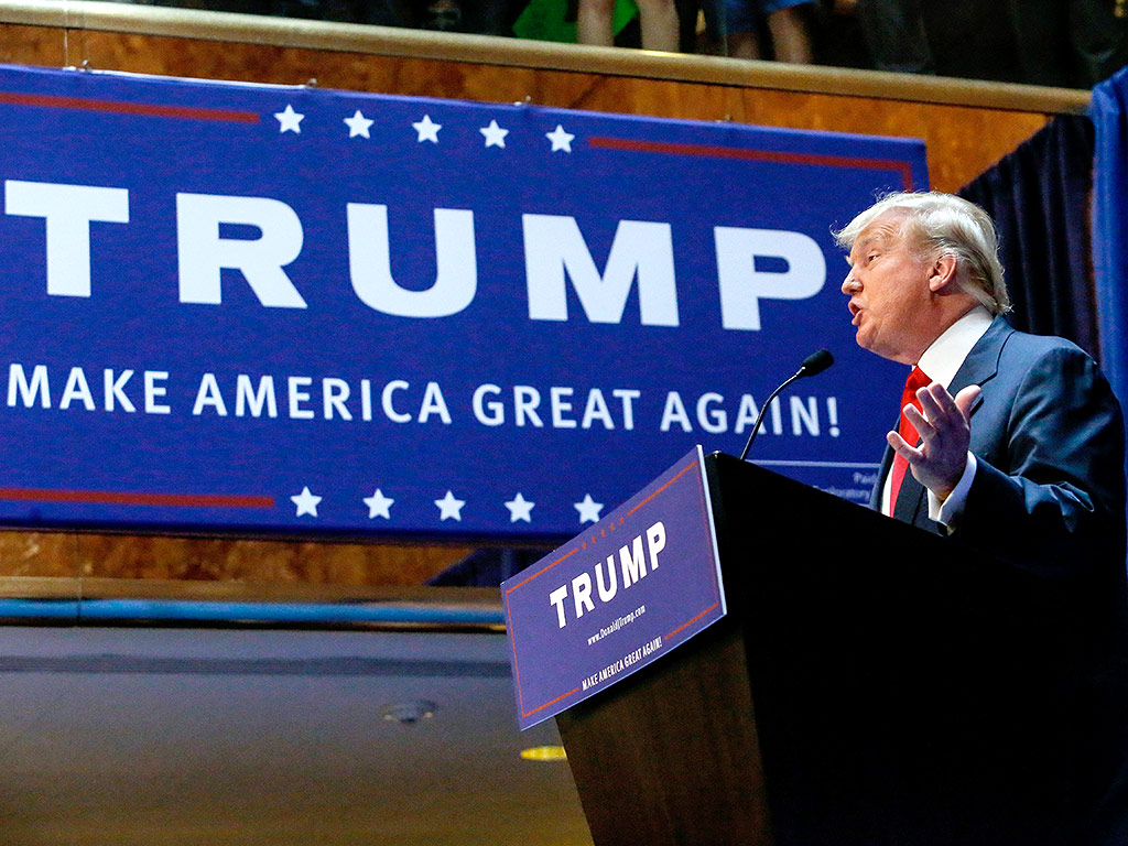 Luôn biến mình thành trung tâm của cuộc tranh luận, cho dù theo chiều 
hướng tốt hay xấu, Trump đã thúc đẩy thông điệp của mình rằng ông có thể
 “make America great again” (“làm cho nước Mỹ tuyệt vời trở lại” - Ảnh: People. 