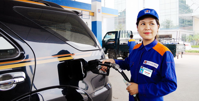 Theo Bộ Công Thương, sở dĩ xăng dầu đồng loạt giảm là do bình quân giá thành phẩm xăng dầu thế giới trong 15 ngày trước ngày 5/5 có xu hướng giảm.