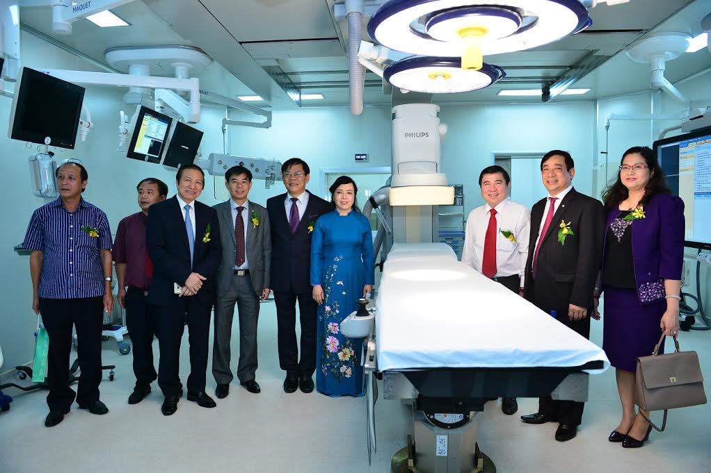 Với trang thiết bị hiện đại hàng đầu thế giới, đội ngũ chuyên gia, bác 
sĩ uy tín - Vinmec Central Park mở ra lựa chọn mới về dịch vụ y tế chất 
lượng cao cho người dân các tỉnh phía Nam.