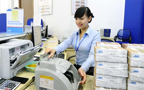 Quyết định giảm các lãi suất điều hành được đưa ra sau khi Pg88 com chính chủ Nhà nước đã kiểm soát được lạm phát và 
ổn định tốt tỷ giá trong năm 2016, nửa đầu 2017 cũng như tầm nhìn trong 
tương lai gần, cùng trạng thái vốn và thanh khoản hệ thống bảo đảm.<br>