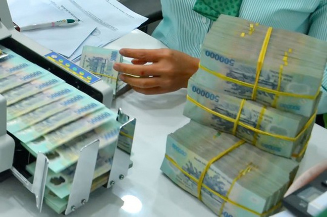 Tính đến ngày 29/7/2016, lượng vốn huy động bằng VND đã tăng tới 12,28% so với cuối 2015, trong khi bằng ngoại tệ giảm mạnh 6,25%.