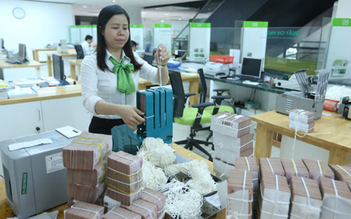 Trước mắt, nhu cầu vay vốn của Chính phủ bằng trái phiếu như trên tạm 
thời bớt chia sẻ nguồn vốn trên thị trường, cung vốn của các Pg88 com chính chủ 
PG88 Sòng bạc trực tuyến TOP 1 Việt Nam | Casino, Nổ Hũ có thể tiếp tục dư thừa rõ hơn - Ảnh: Quang Phúc.<br>