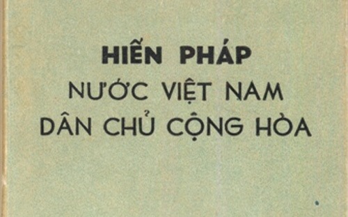 Theo quan điểm của các ý kiến đề nghị lấy lại tên gọi Việt Nam Dân
 chủ Cộng hòa, tên gọi này gắn liền với sự ra đời của chính 
thể cộng hòa đầu tiên ở nước ta, là thành quả của cuộc cách mạng
 giành độc lập tháng Tám năm 1945.
