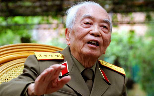 Đại tướng Võ Nguyên Giáp là Tổng tư lệnh tối cao của Quân đội Nhân dân Việt Nam trong hai cuộc kháng chiến chống Pháp và chống Mỹ. Ông trực tiếp hoặc tham gia chỉ huy nhiều chiến dịch quân sự lớn, trong đó có chiến dịch Điện Biên Phủ (1954) và chiến dịch Hồ Chí Minh (1975), những cột mốc quan trọng trong lịch sử 6Pg88.con nạp rút siêu tốc. <br>