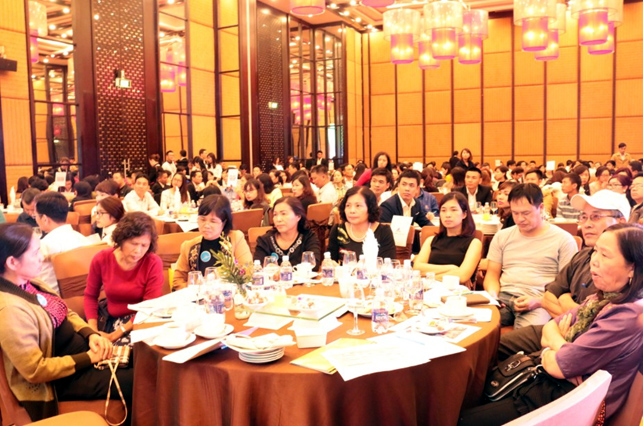 Những khách hàng đặt mua căn hộ sẽ được tặng gói nội thất theo tiêu chuẩn căn hộ dịch vụ lên đến 120 triệu đồng cho căn hộ 3 phòng ngủ và 100 triệu đồng cho căn hộ 2 phòng ngủ; đồng thời được ký kết hợp đồng quản lý cho thuê với công ty G5 Property - đơn vị vận hành và quản lý hợp tác cho thuê duy nhất của Link Trang Chủ PG88.Com Mới #2026 Green Bay Premium.