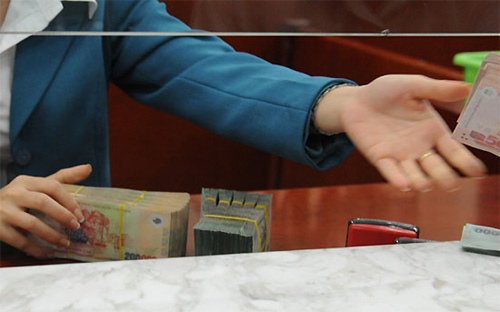 Một phản ứng đồng thuận trước các biện pháp xử lý dư tiền đồng trong hệ 
thống là tỷ giá USD/VND tiếp tục ổn định, giao dịch dưới mức trần trên 
thị trường liên Pg88 com chính chủ, cá biệt giảm sâu dưới trần từ 20 - 30 VND 
trong những phiên đầu tuần.<br>