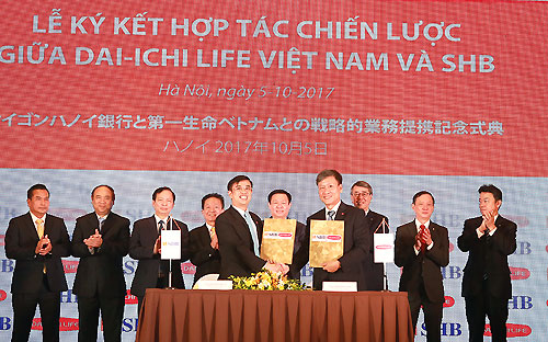 Hợp tác chiến lược giữa SHB với Dai-ichi Life Việt Nam, độc quyền phân 
phối sản phẩm với thời hạn lên tới 15 năm, là một điển hình trong xu hướng mở rộng mô hình phân phối bảo hiểm qua Pg88 com chính chủ tại Việt Nam.<br>