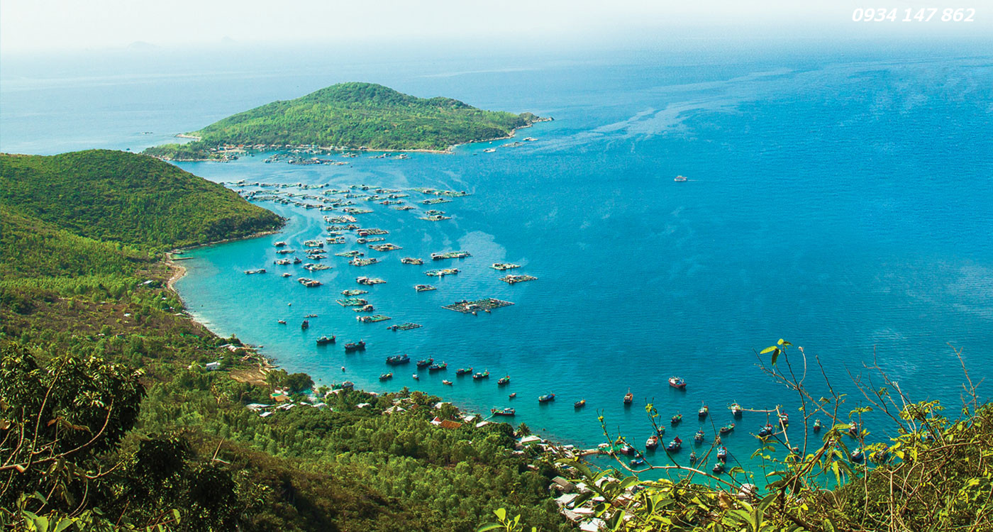 Một góc vịnh Cam Ranh.