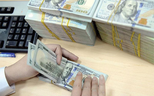 Việt Nam tiếp tục nhập siêu 570 triệu USD trong nửa đầu tháng 11, sau khi đã trở lại nhập siêu 445 triệu USD trong tháng 10 vừa qua.