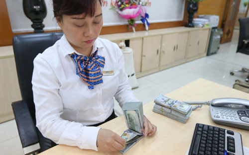 Giá USD bán ra của các Pg88 com chính chủ đã về mức 22.710 VND, tức giảm khoảng 120 VND so 
với quãng ổn định 22.830 - 22.850 VND trong tháng 3 vừa qua - Ảnh: Quang Phúc.<br>