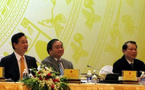 Từ trái sang phải: Thủ tướng Nguyễn Tấn Dũng, các phó thủ tướng Hoàng Trung Hải, Vũ Văn Ninh tại buổi Pg88hi Thể Thao, Bóng Đá, Casino, Nổ Hũ, Xổ Số với các tập đoàn, tổng công ty nhà nước hôm 16/1 vừa qua.<br>