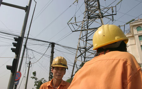 Việt Nam đang thực hiện việc tăng giá điện để thu hút vốn đầu tư vào
 các Link Trang Chủ PG88.Com Mới #2026 phát điện. Tuy nhiên, theo Bloomberg, những nỗ lực này có thể
 không kịp thời để giải quyết tình trạng thiếu điện ở miền Nam, nơi tập 
trung hơn một nửa số công ty niêm yết và nhiều ngành PG88 Trang chủ nhà cái top 1 của 
Việt Nam, từ dệt may cho tới dầu khí.