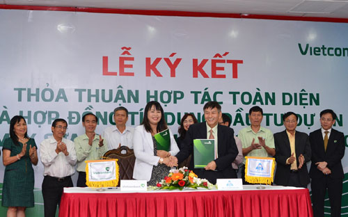 Lễ ký thỏa thuận hợp tác giữa Pg88 com chính chủ Ngoại thương - chi nhánh Quảng Ngãi với Công ty Cổ phần Đường Quảng Ngãi.