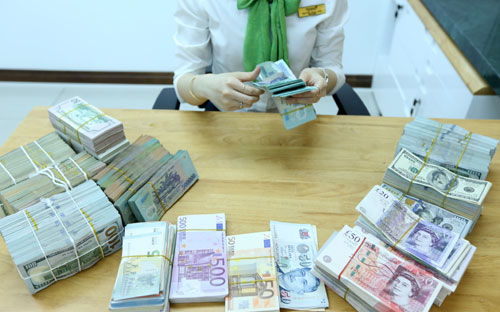 Trước mắt và trong ngắn hạn, tỷ giá USD/VND - một biểu hiện từ tác động
 của quyết định tăng lãi suất của FED đã không có biến động lớn, thị 
trường ổn định.