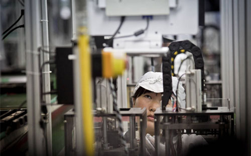 Công nhân Pg88hi Thể Thao, Bóng Đá, Casino, Nổ Hũ, Xổ Số trong nhà máy của Foxconn ở Thẩm Quyến, Trung Quốc vào năm 2010 - Ảnh: WSJ/Bloomberg.<br>