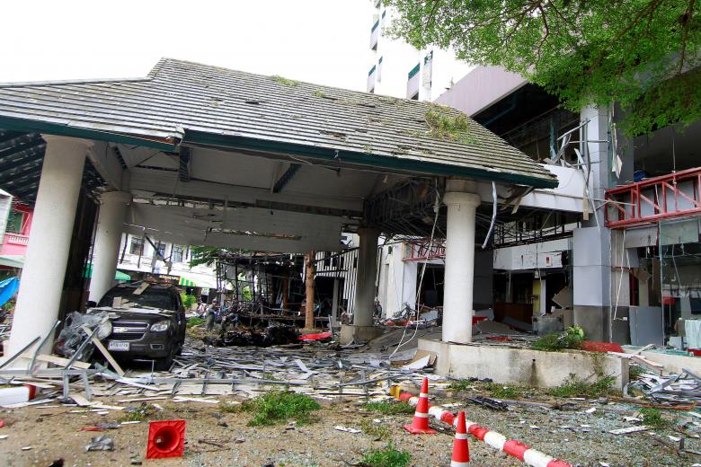 Hiện trường vụ nổ bom ở Pattani, Thái Lan ngày 23/8 - Ảnh: Reuters.<br>