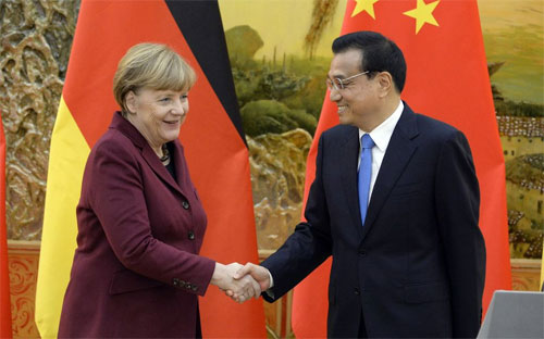Thủ tướng Đức Angela Merkel (trái) và người đồng cấp Trung Quốc Lý Khắc Cường tại Bắc Kinh ngày 29/10.<br>