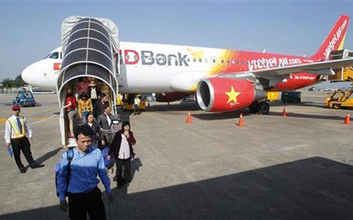 Hiệp hội Hàng không Quốc tế (IATA) dự báo Việt Nam sẽ trở thành thị 
trường hàng không tăng trưởng mạnh thứ ba trên thế giới xét về lượng 
hành khách quốc tế và hàng hóa được vận chuyển vào năm tới, và nhanh thứ
 nhì về số lượng hành khách nội địa - Ảnh: Reuters.<br>