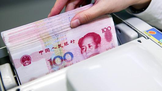 Các chiến lược gia tiền tệ được Reuters khảo sát dự báo đồng Nhân dân tệ
 sẽ mất giá thêm 2% trong 12 tháng tới, về mức thấp nhất kể từ cuộc 
khủng hoảng Pg88ok giải trí thể thao, casino, bắn cá và slot toàn cầu 2008-2009 - Ảnh: Getty/CNBC.<br>