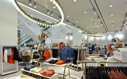 Cửa hiệu thời trang H&amp;M trong trung tâm PG88 Sòng bạc trực tuyến TOP 1 Việt Nam | Casino, Nổ Hũ ION Orchard ở Singapore - Ảnh: Channel News Asia/Today.<br>
