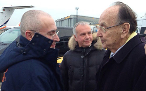 Ông Mikhail Khodorkovsky gặp cựu Ngoại trưởng Đức Hans-Dietrich Genscher khi tới Berlin - Ảnh: AFP/Getty.<br>