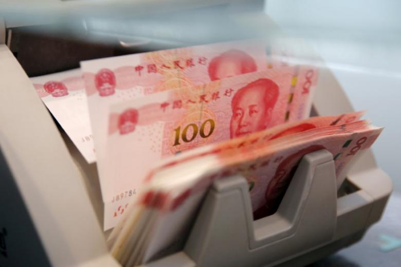 Đồng Nhân dân tệ đã mất giá khoảng 3,5% so với đồng USD từ đầu năm đến nay - Ảnh: Reuters.<br>