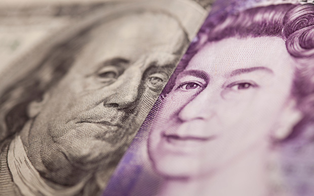 Trong vòng 1 năm qua, đồng Bảng mất giá 15% so với USD.<br>