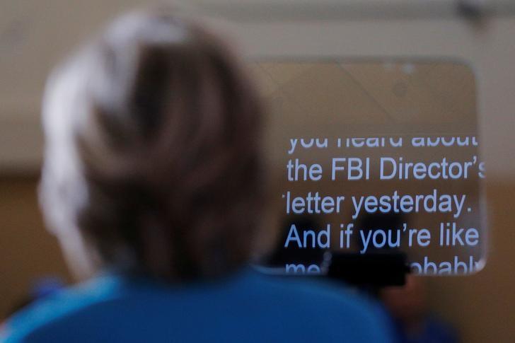 FBI điều tra tài liệu giả gây mất uy tín Hillary Clinton