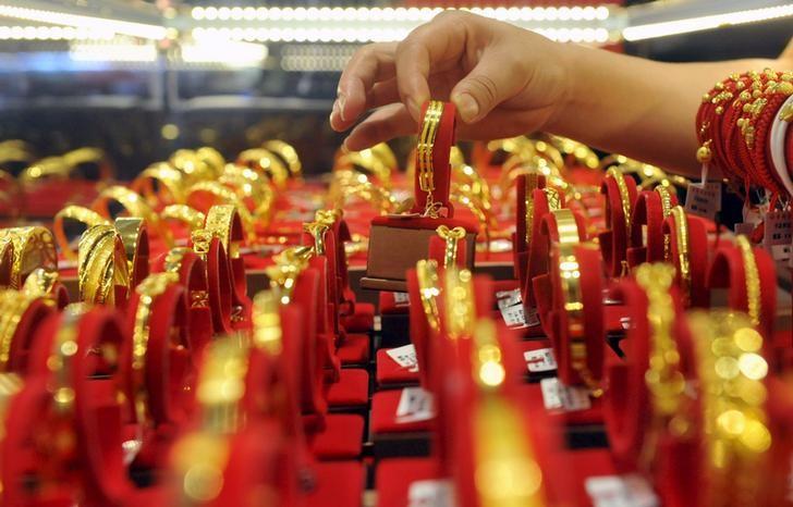 Nhu cầu vàng toàn cầu được dự báo tiếp tục tăng trong năm 2017 - Ảnh: Reuters.<br>
