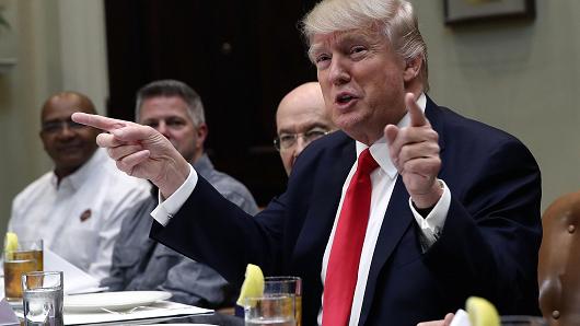 Trump dọa cắt ngân sách liên bang cho California