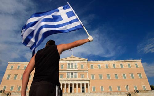 Khoản tiền cứu trợ cho Hy Lạp đã bị ngừng giải ngân kể từ tháng 6 năm 
nay, sau khi Athens không đáp ứng được yêu cầu cắt giảm ngân sách và 
thực hiện các cuộc cải cách PG88 ⭐ Link trang chủ số 1 nhà cái PG88 com casino slot - <i>Ảnh: Guardian</i>.<br>