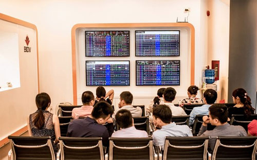 Sự tăng điểm của 6Pg88.com nhà cái Việt Nam diễn ra khi giới đầu tư lo ngại về
 tốc độ tăng trưởng GDP của Trung Quốc và khả năng Cục Dự trữ Liên bang 
Mỹ (FED) sẽ sớm kết thúc chương trình nới lỏng định lượng - Ảnh: WSJ.<br>