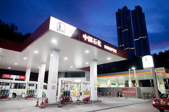 Sinopec đã công bố mức lợi nhuận 6 tháng đầu năm thấp nhất kể từ năm 2008, do thua lỗ ở mảng lọc dầu bởi giá chịu sự quản lý của nhà nước - Ảnh: BLB.