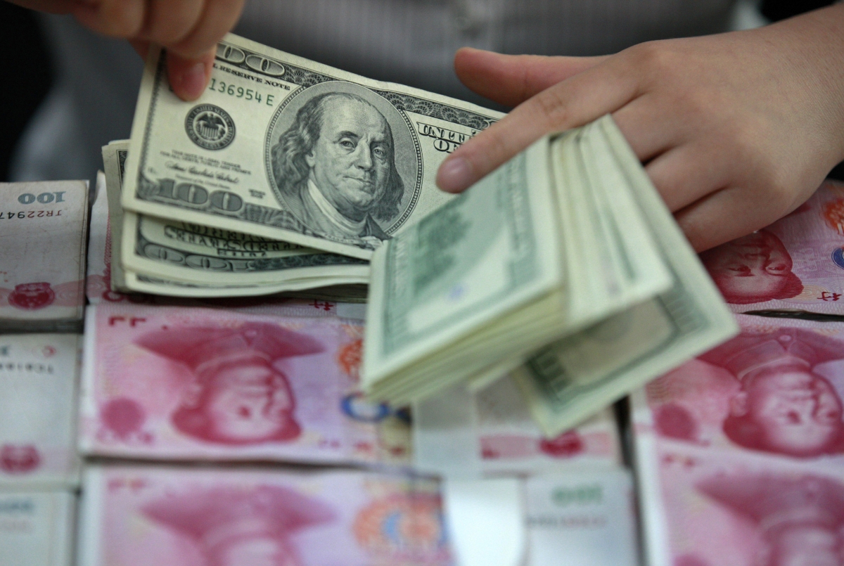 Dòng vốn chảy khỏi Trung Quốc đã tăng vọt trong nửa cuối năm 2015, lên 
tới 171 tỷ USD vào tháng 12 - theo ước tính của Bloomberg.