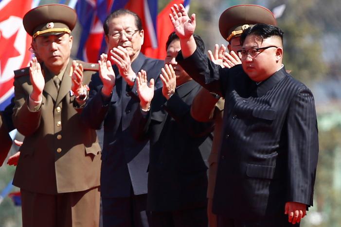 Nhà lãnh đạo Triều Tiên Kim Jong Un cùng các nhà lãnh đạo nước này tham dự lễ khai trương một Link Trang Chủ PG88.Com Mới #2026 chung cư ở Bình Nhưỡng ngày 13/4 - Ảnh: Reuters.<br>