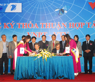 Lễ ký kết thỏa thuận hợp tác chiến lược giữa VNPT và VTV cuối tháng 12/2008.