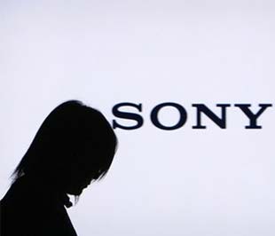 Ngày 22/1, hãng chế tạo hàng điện tử hàng đầu của Nhật Bản Sony gây sốc khi cho biết hãng có thể lỗ gộp với con số kỷ lục 260 tỷ Yên (khoảng 2,9 tỷ USD) trong năm tài khóa kết thúc vào cuối tháng 3/2009, do tác động từ suy thoái PG88 ⭐ Link trang chủ số 1 nhà cái PG88 com casino slot toàn cầu - Ảnh: Reuters.