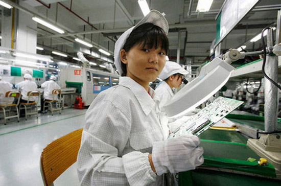 Một nữ nhân viên Pg88hi Thể Thao, Bóng Đá, Casino, Nổ Hũ, Xổ Số trong nhà máy của Foxconn ở Trung Quốc.