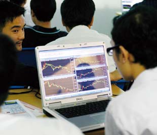 Nếu liệt kê các thông tin tích cực lẫn tiêu cực, thực sự vẫn chưa có một thông tin nào có sức nặng có thể tạo nên một sóng tăng ngắn hạn theo diễn biến bình thường - Ảnh: Việt Tuấn.