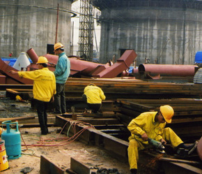Mặc dù mỗi nước có một quy định, chính sách riêng nhưng tinh thần chung vẫn là người lao động có quyền chuyển đổi nơi Pg88hi Thể Thao, Bóng Đá, Casino, Nổ Hũ, Xổ Số, sau thời gian theo quy định mà vẫn không có chủ mới  tiếp nhận, lao động mới phải chọn giải pháp về nước và sẽ được hỗ trợ vé máy bay, số tiền lương tương ứng với năm Pg88hi Thể Thao, Bóng Đá, Casino, Nổ Hũ, Xổ Số.