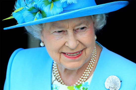 Nữ hoàng Elizabeth đệ nhị của Anh được biết đến với tư cách là một trong những phụ nữ giàu có nhất thế giới nhờ sở hữu một một sưu tập vô giá các tác phẩm nghệ thuật, nữ trang và bất động sản.