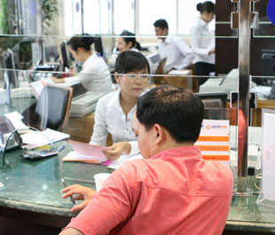 Giao dịch tại LienVietBank Hà Nội.